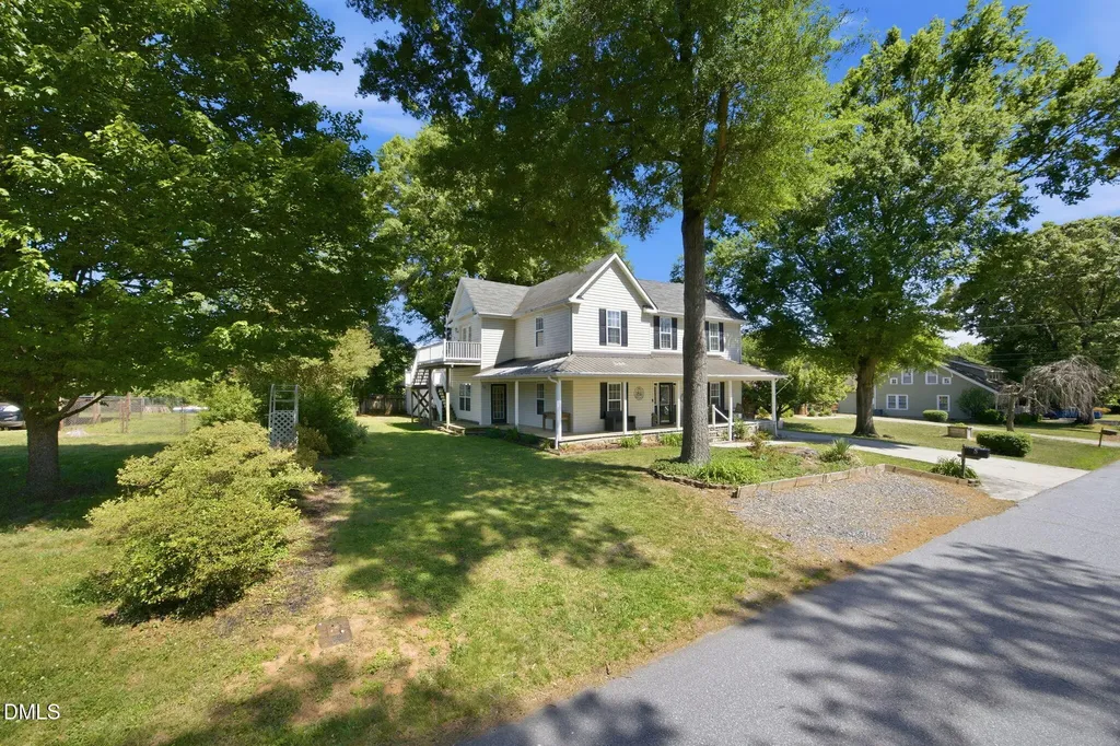 206 Third Avenue SE Taylorsville NC 28681