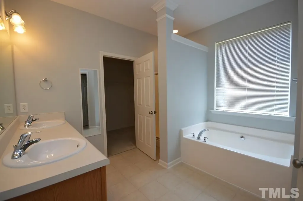 1507 Hinchliff Court Fuquay Varina NC 27526