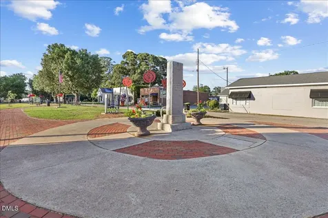 305 N West Street Roseboro NC 28382