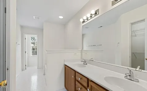 304 Nottinghill Walk Apex NC 27502