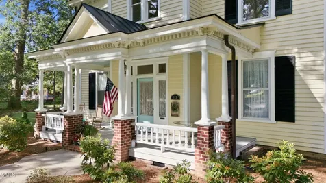 513 College Street Oxford NC 27565
