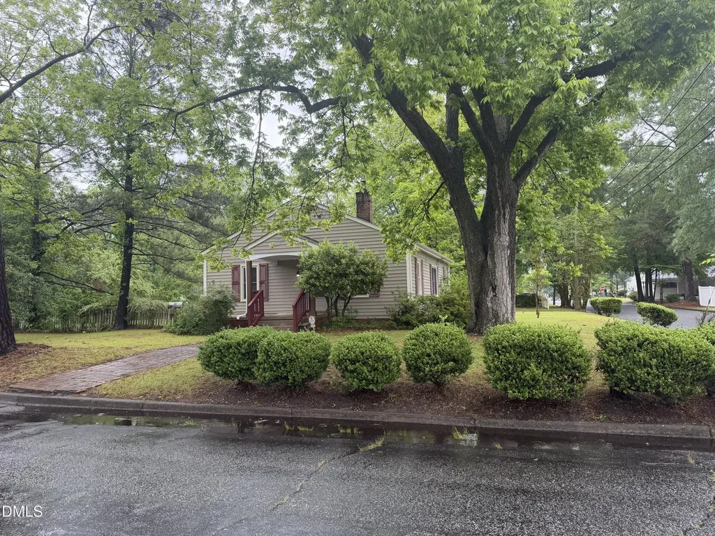 302 N Brevard Street Selma NC 27576