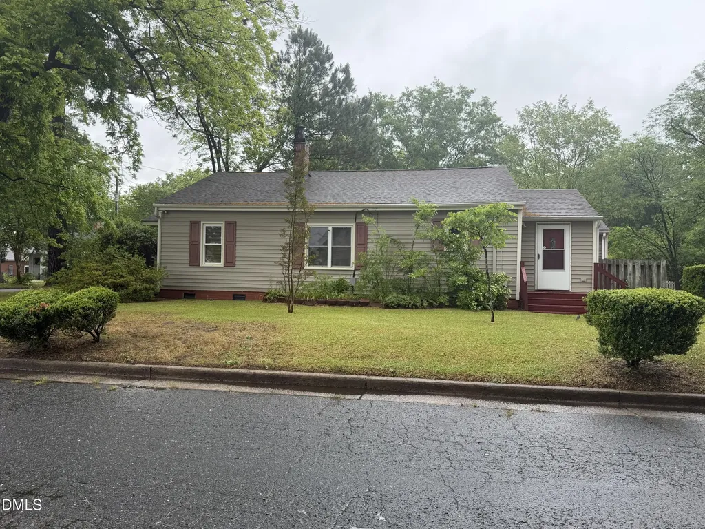 302 N Brevard Street Selma NC 27576