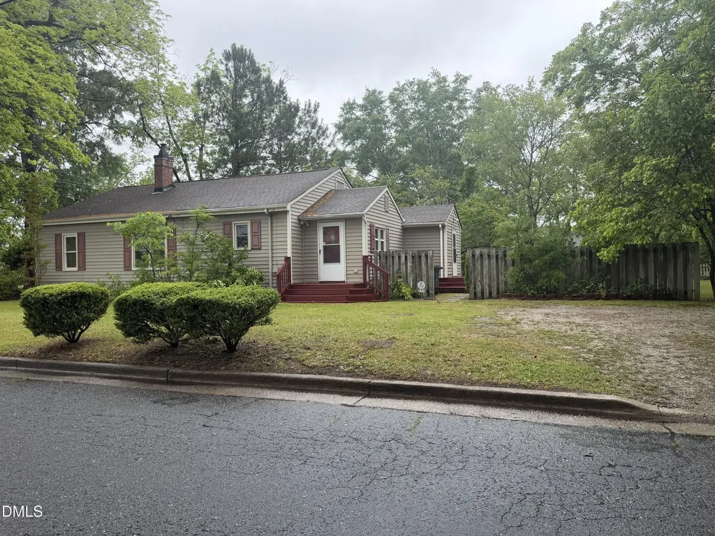 302 N Brevard Street Selma NC 27576