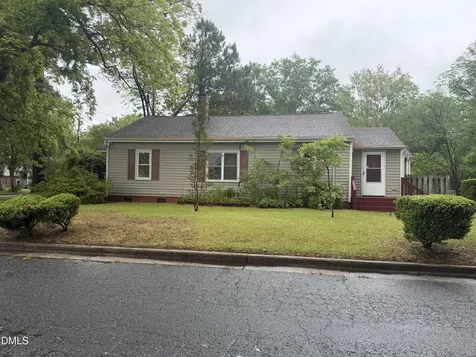 302 N Brevard Street Selma NC 27576
