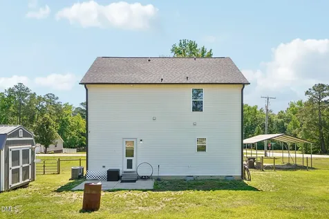 17 Fields Way Coats NC 27521