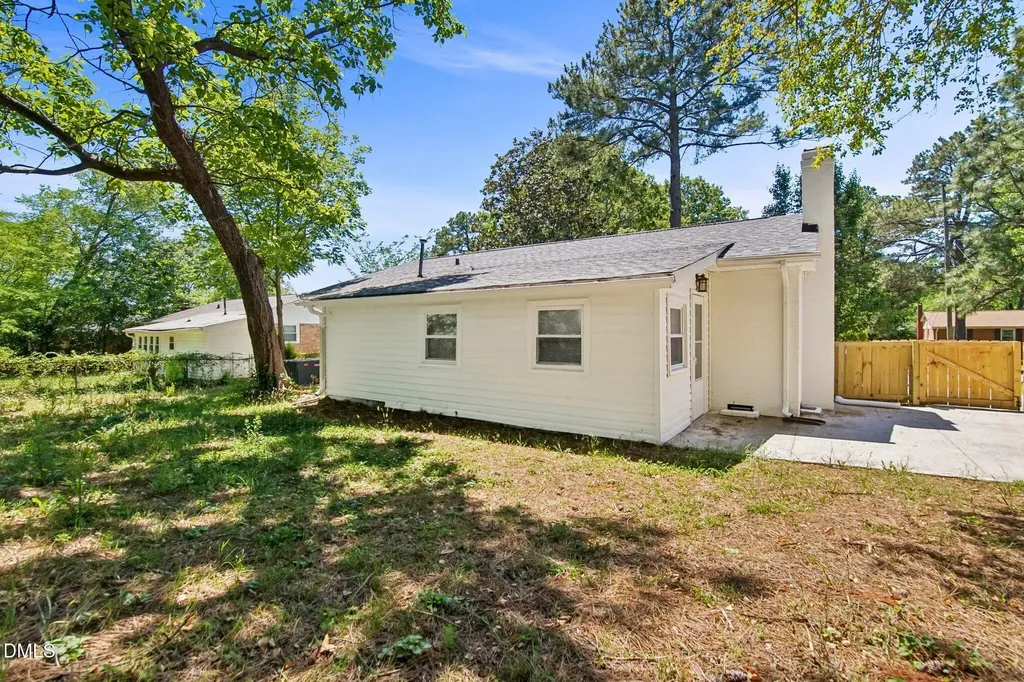 829 Greenwich Street Raleigh NC 27610