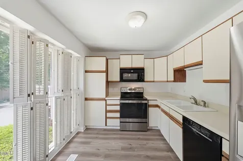 1121 Sherwood Drive Burlington NC 27215