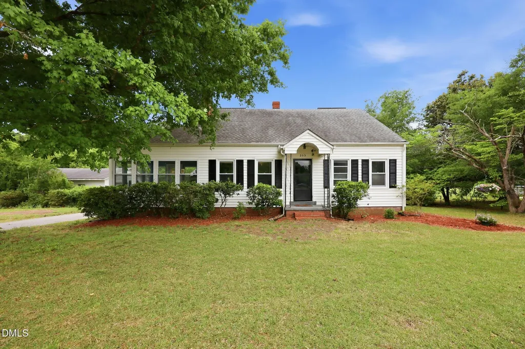 203 Vernon Street Broadway NC 27505