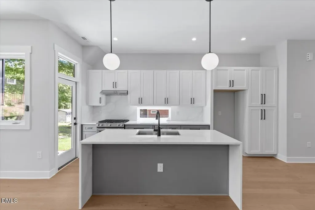 543 Bragg Street Raleigh NC 27610