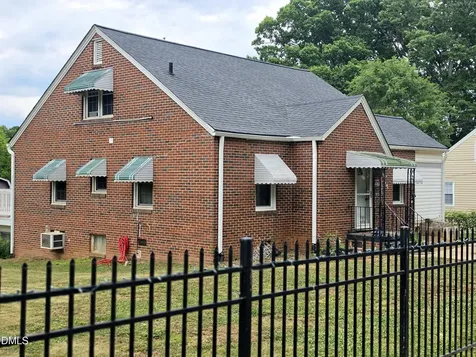 812 Oak Street Reidsville NC 27320