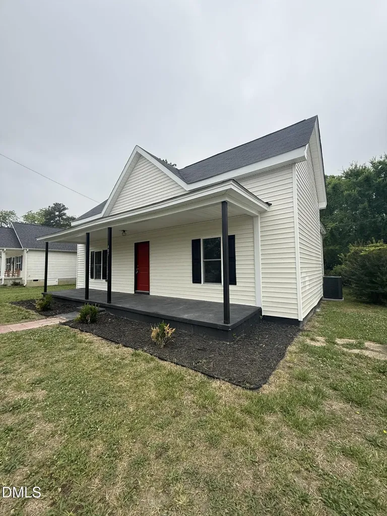 407 N King Avenue Dunn NC 28334