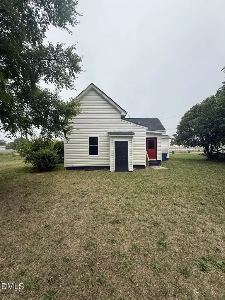 407 N King Avenue Dunn NC 28334