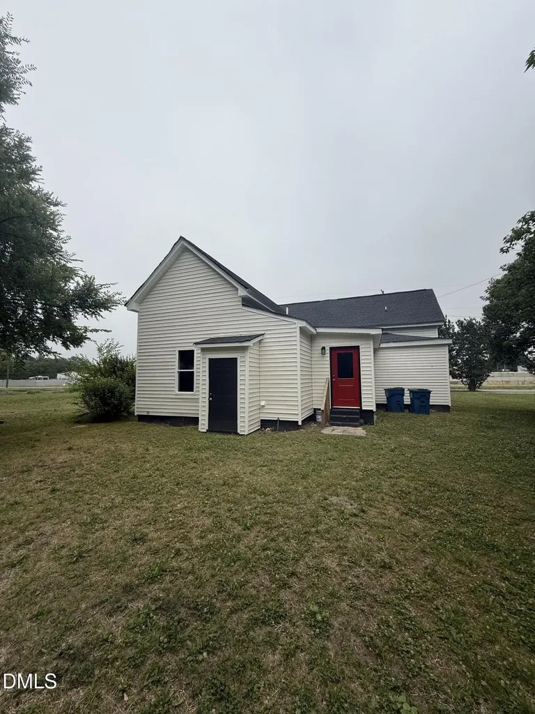 407 N King Avenue Dunn NC 28334