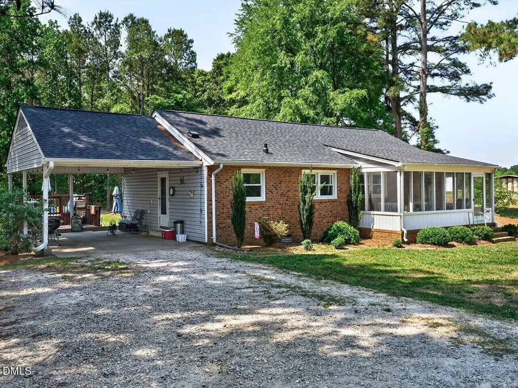 2438 Nc 27 Coats NC 27521
