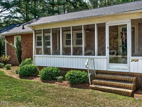 2438 Nc 27 Coats NC 27521