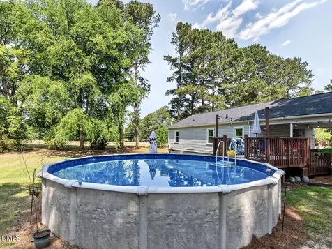 2438 Nc 27 Coats NC 27521
