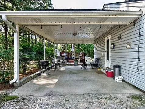 2438 Nc 27 Coats NC 27521