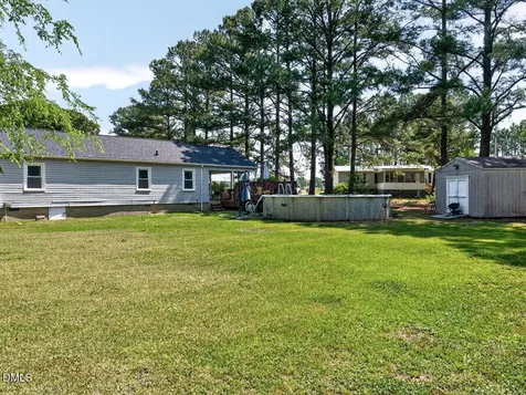 2438 Nc 27 Coats NC 27521