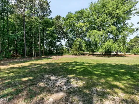 2438 Nc 27 Coats NC 27521