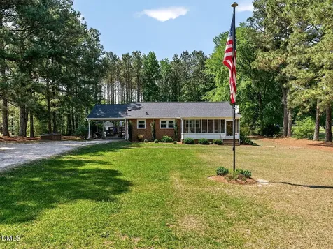 2438 Nc 27 Coats NC 27521