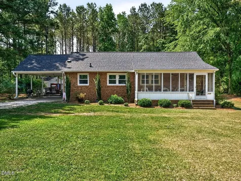 2438 Nc 27 Coats NC 27521
