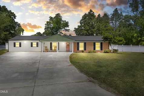 2612 Sapona Circle Sanford NC 27332