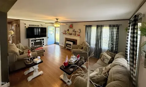 207 W Church Street Walstonburg NC 27888