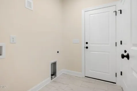 9453 Nc 42 Holly Springs NC 27540