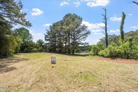 8218 N Nc 27 E Coats NC 27521