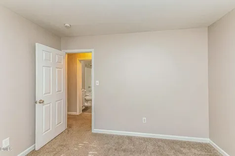 22 Knightsbridge Court Durham NC 27707