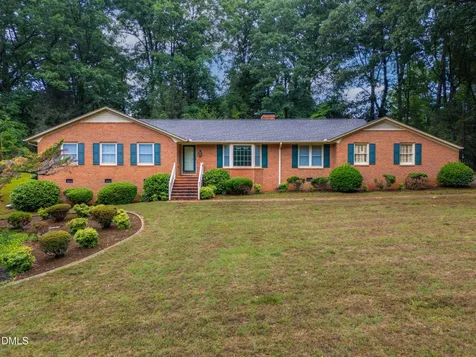 806 Cliftwood Drive Siler City NC 27344