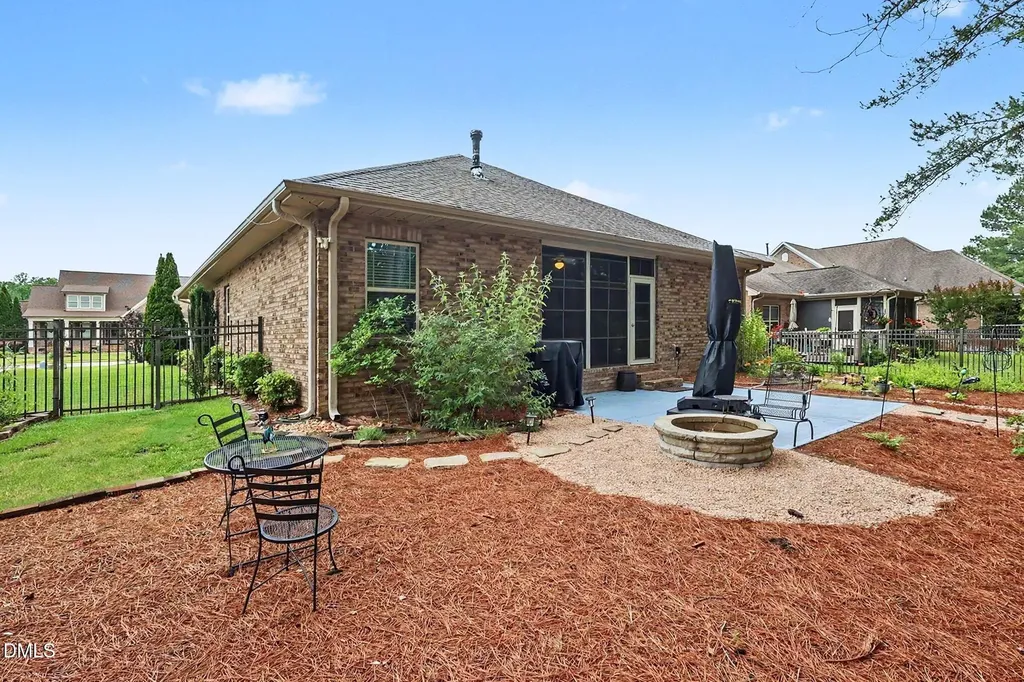 608 Sippihaw Oaks Drive Fuquay Varina NC 27526