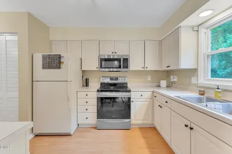 918 Hampshire Court Cary NC 27511