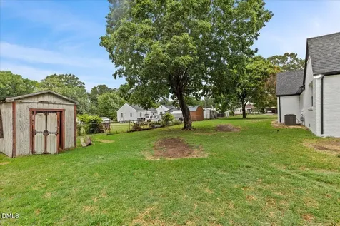 157 N Elizabeth Street Henderson NC 27536