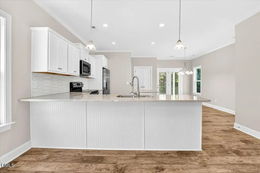 706 S Pollock Street Selma NC 27576