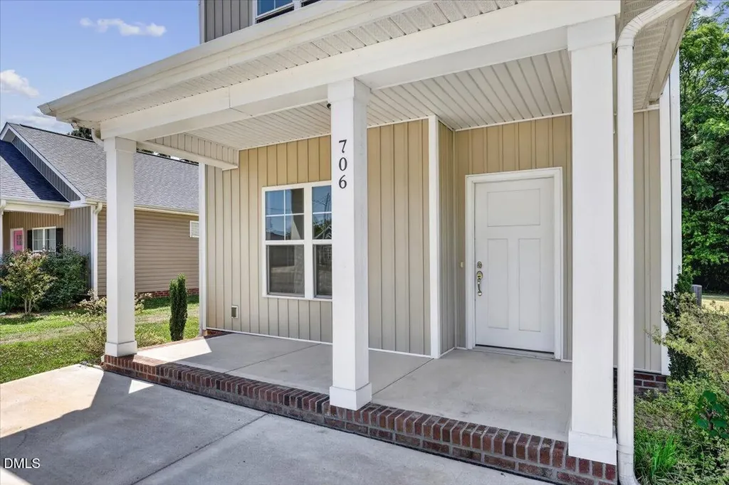 706 S Pollock Street Selma NC 27576