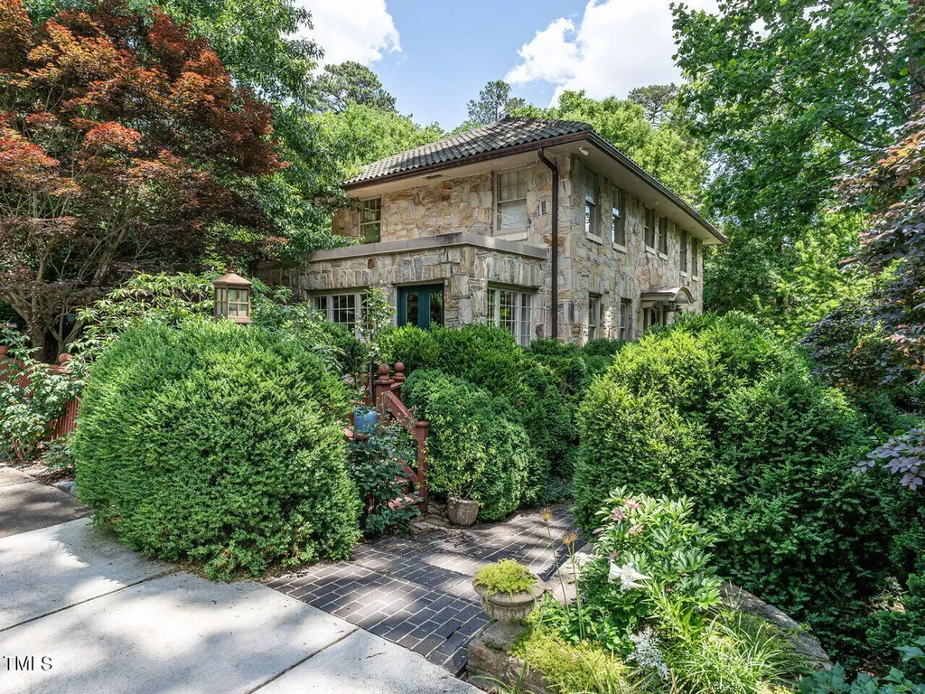 2501 Kenmore Drive Raleigh NC 27608