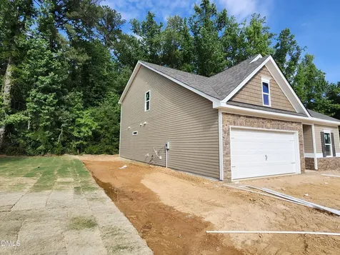 1673 Elk Run Drive Fayetteville NC 28312
