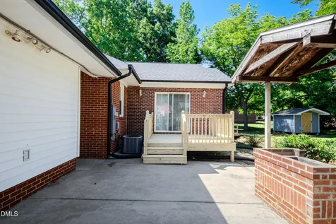 502 S 6th Avenue Siler City NC 27344