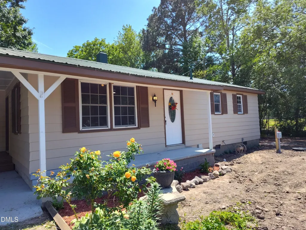 935 Maynard Road Godwin NC 28344