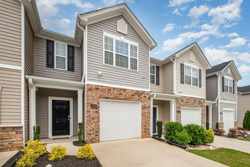 1233 Adrian Court Mebane NC 27302