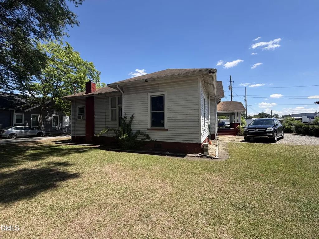 209 N Pollock Street Selma NC 27576