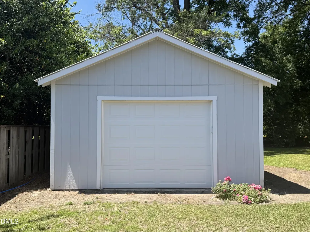 209 N Pollock Street Selma NC 27576
