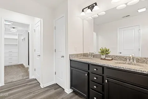 542 Grand Central Station Apex NC 27502