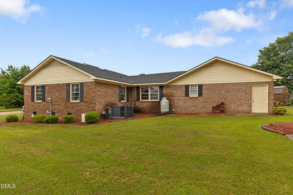 303 Chaucer Court Dunn NC 28334