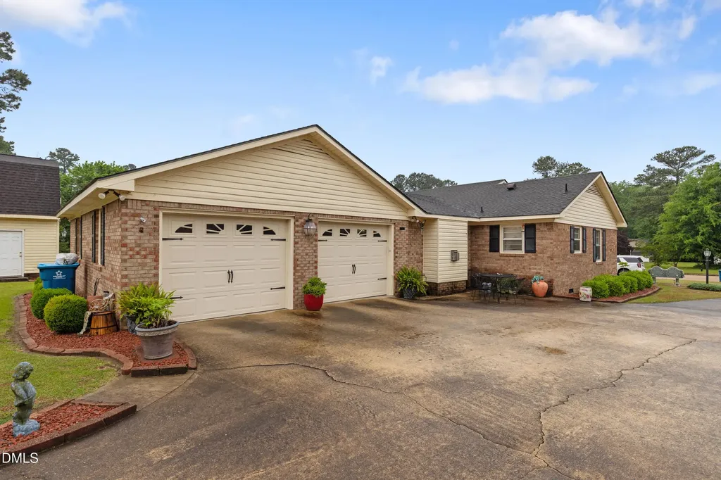 303 Chaucer Court Dunn NC 28334
