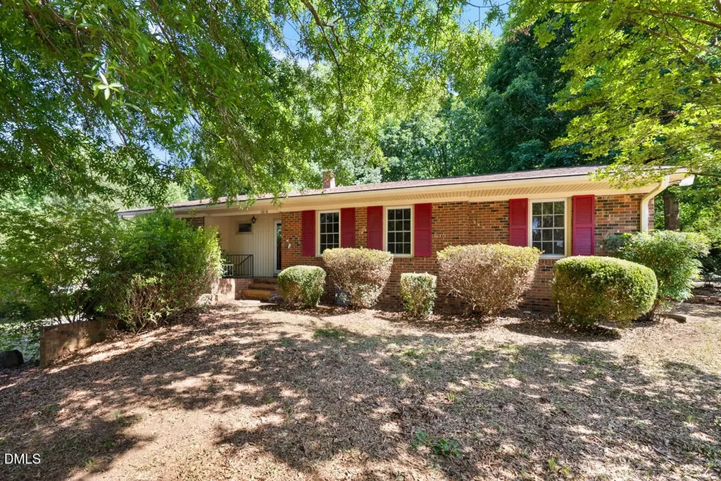1019 Garden Court Burlington NC 27215