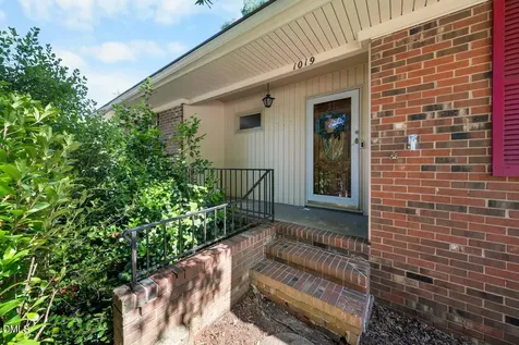1019 Garden Court Burlington NC 27215