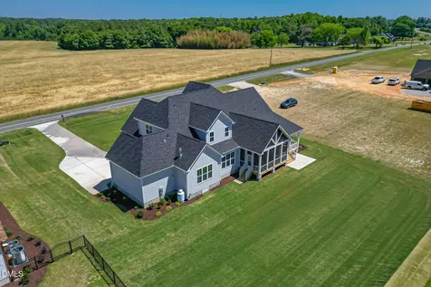 3220 Oakridge River Road Fuquay Varina NC 27526